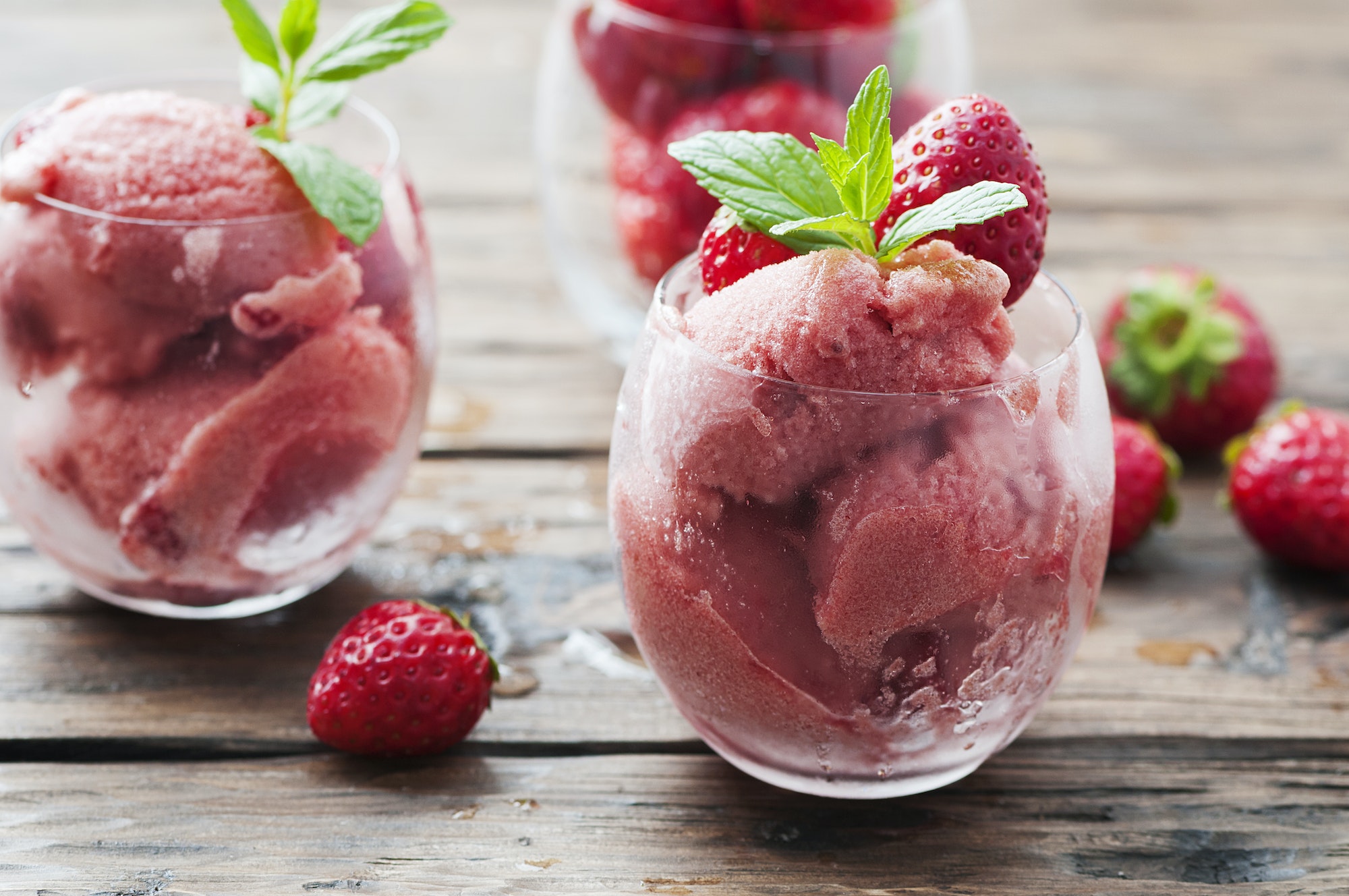 Sorbet with strawberry and mint